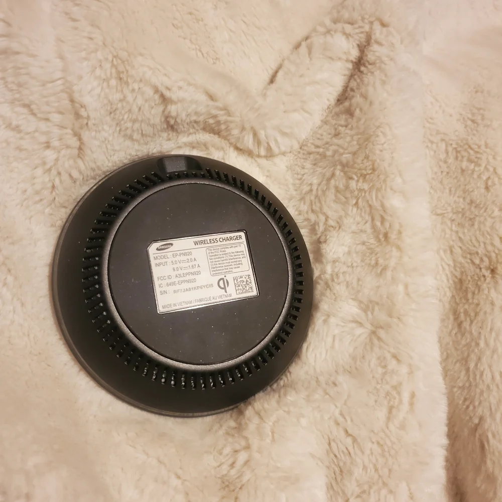 Samsung Wireless Fast Charging Pad.